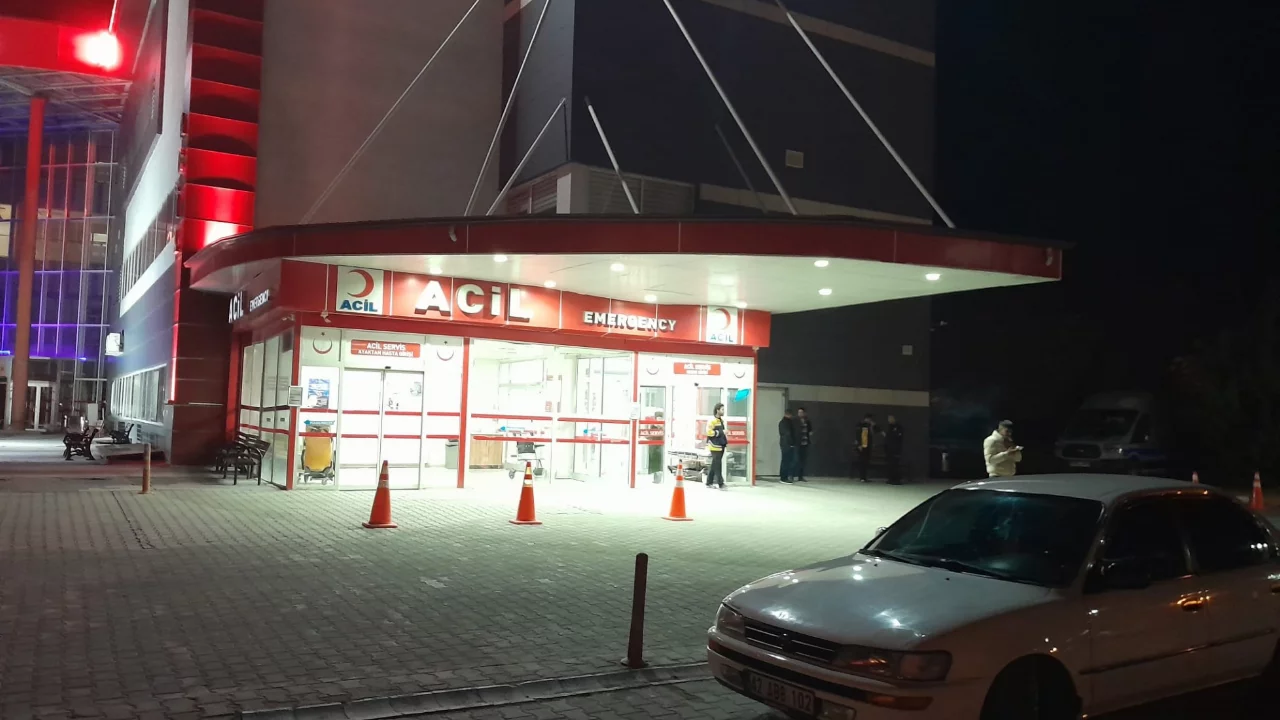 Karapınar'da karşıdan karşıya ge&ccedil;en yayaya &ccedil;ekici &ccedil;arptı