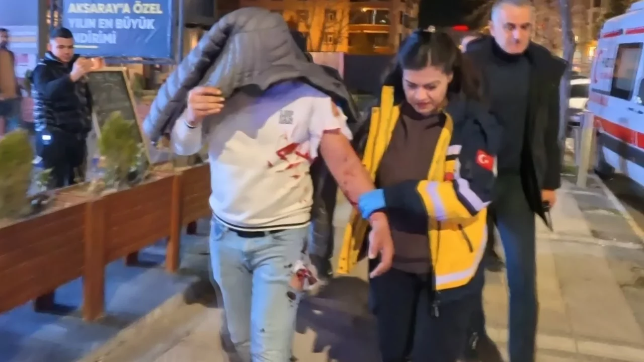 Kafedeki tartışma bı&ccedil;aklı kavgaya d&ouml;n&uuml;şt&uuml;: 1 yaralı