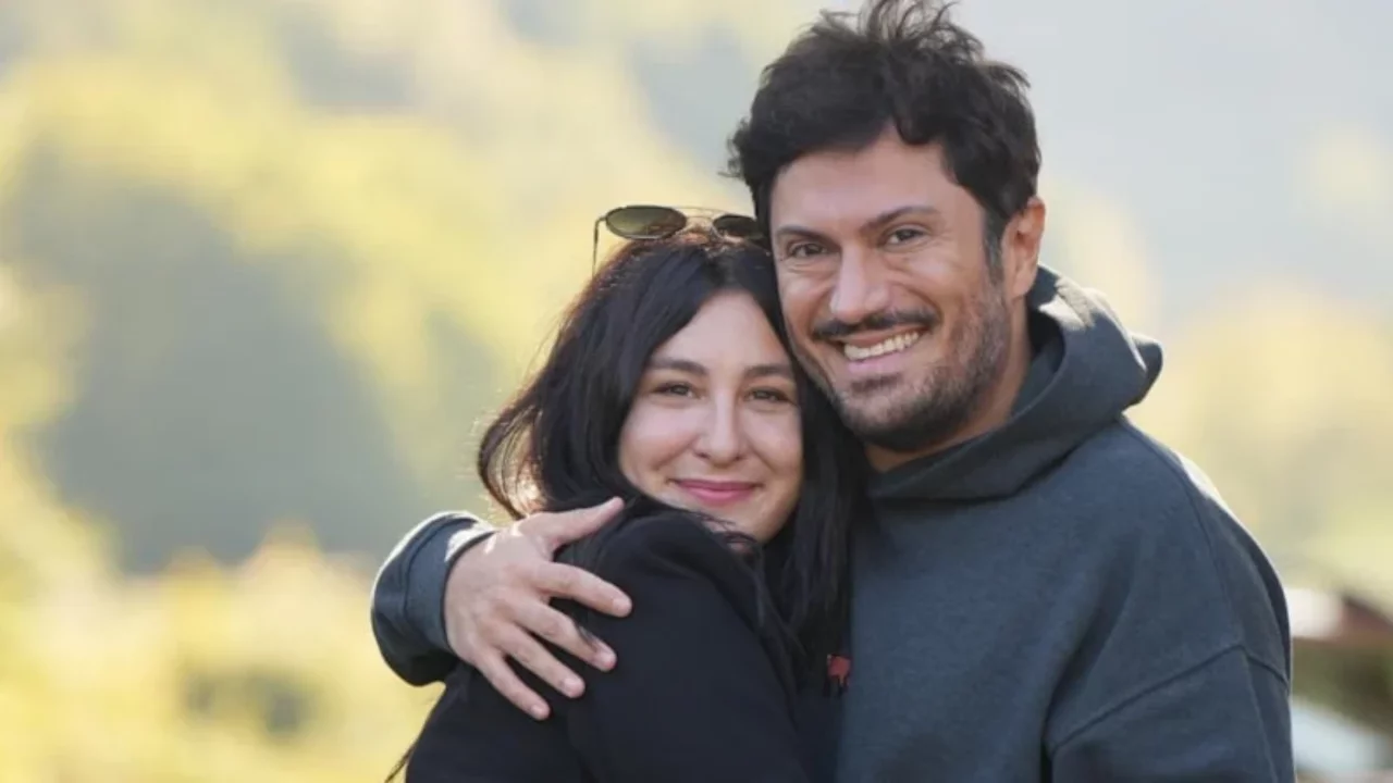 Oyuncu Yasemin Sakallıoğlu'nun evlilik yıl dönümü paylaşımı! Statta kutladılar