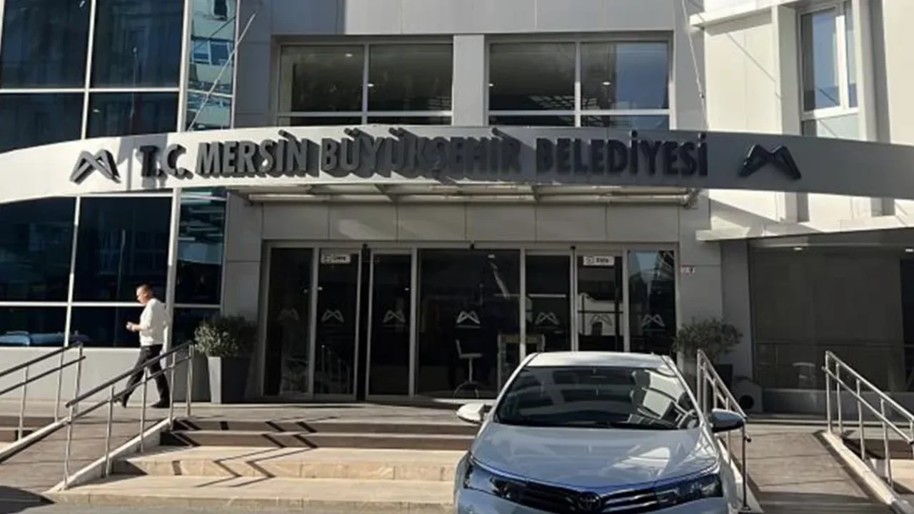 Mersin B&uuml;y&uuml;kşehir Belediyesi'ne operasyon! &Ccedil;ok sayıda g&ouml;zaltı kararı