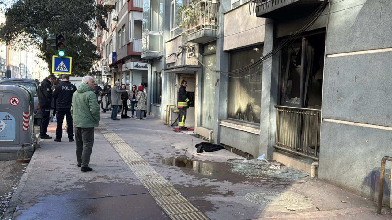 Komşusu ile tartışınca kendi evini aleve verdi!