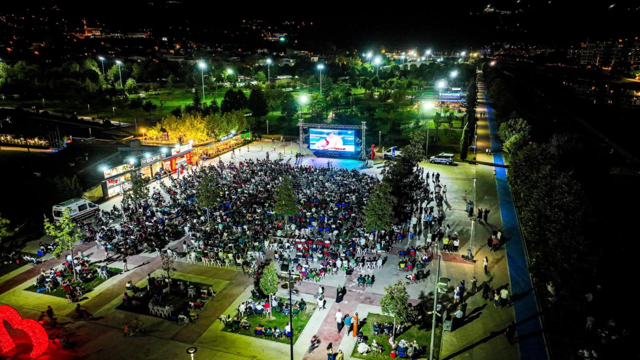 Bursa'da deplasman heyecanı kent merkezine taşındı!