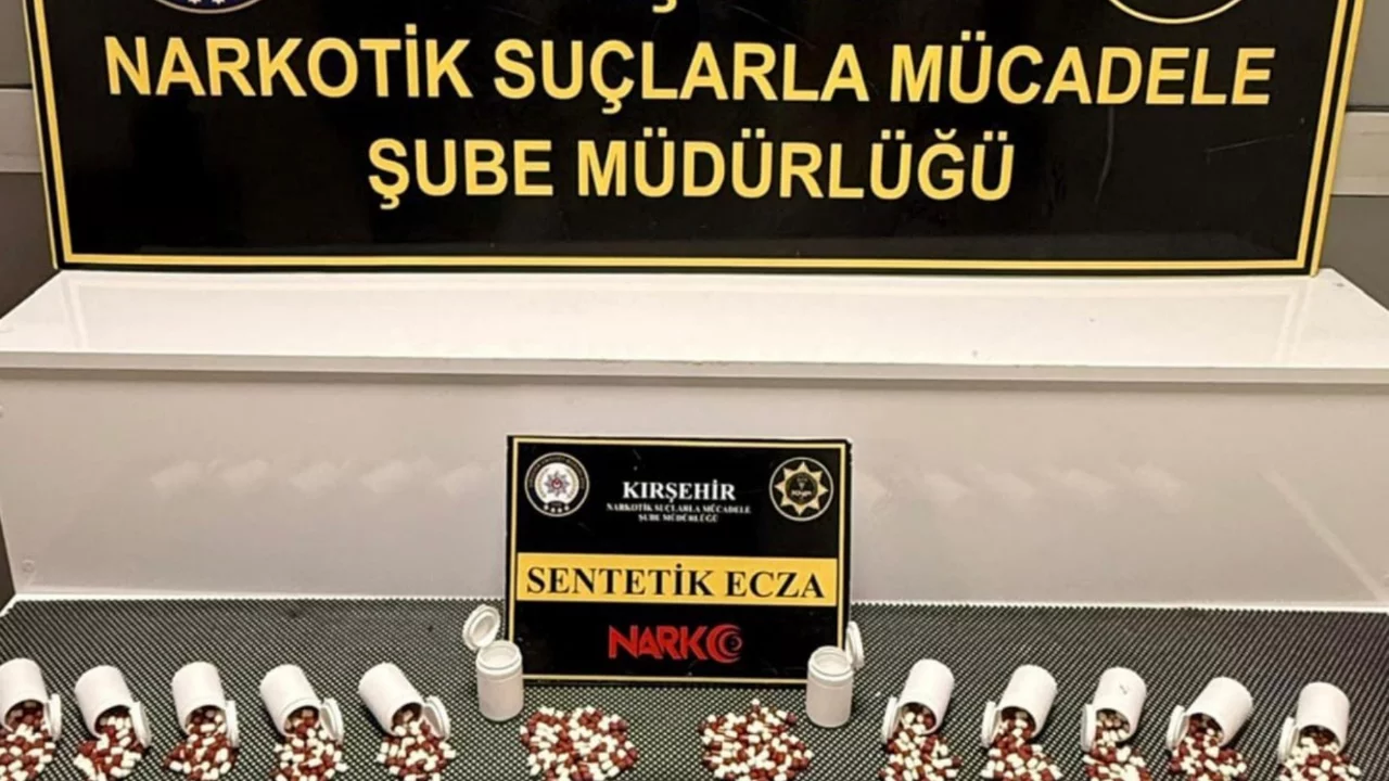 Kırşehir'de polis 660 adet sentetik hap ele ge&ccedil;irdi