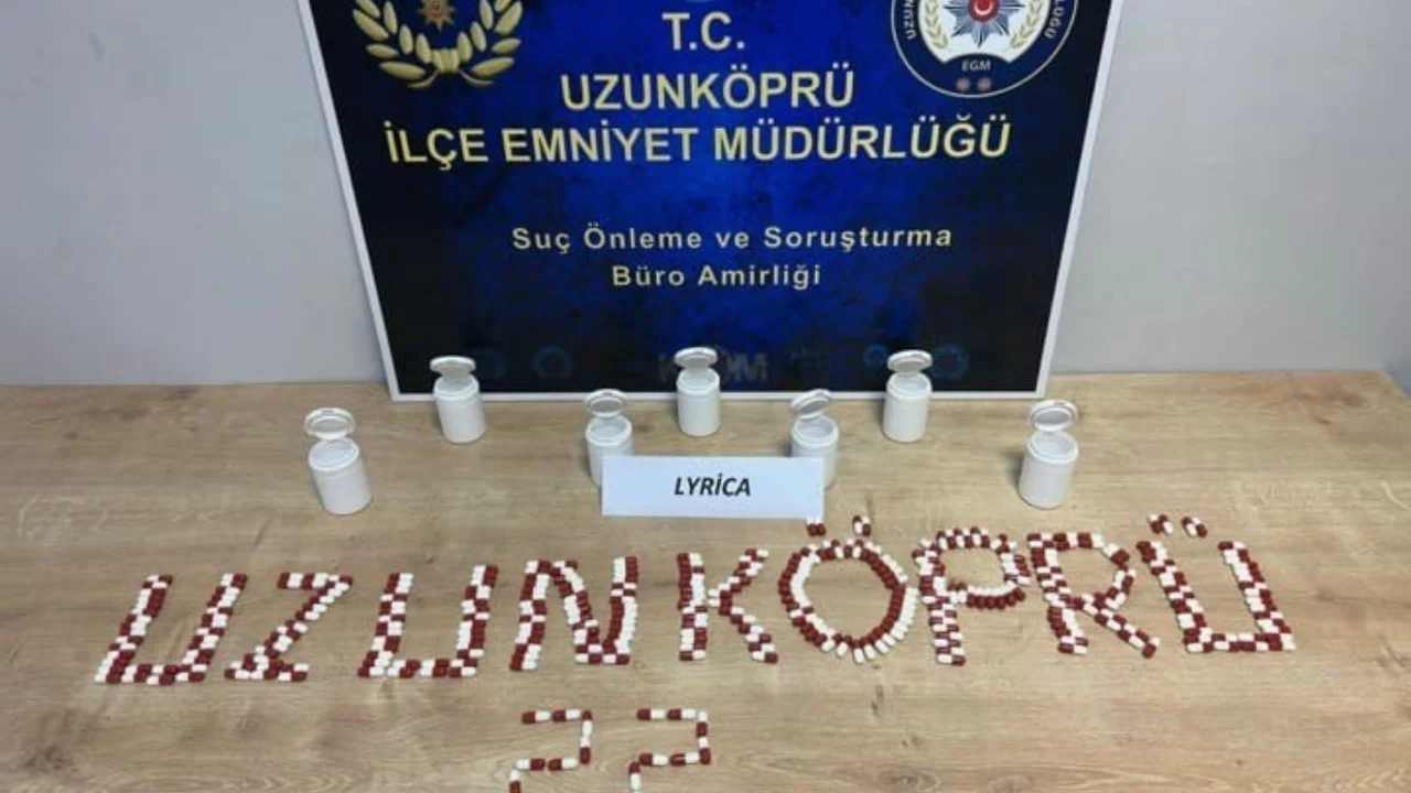 Edirne'de 339 adet uyuşturucu hap ele ge&ccedil;irildi