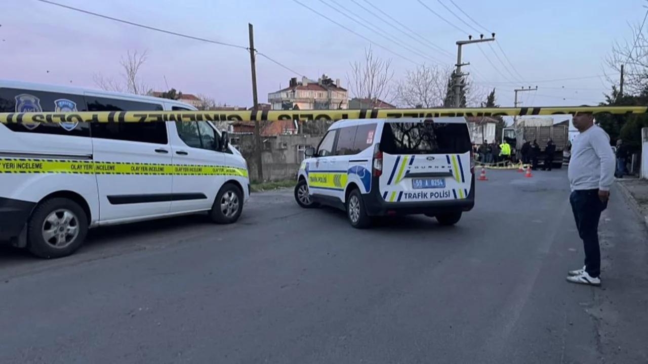 &Ccedil;&ouml;p toplayan kadın kamyonun altında kaldı
