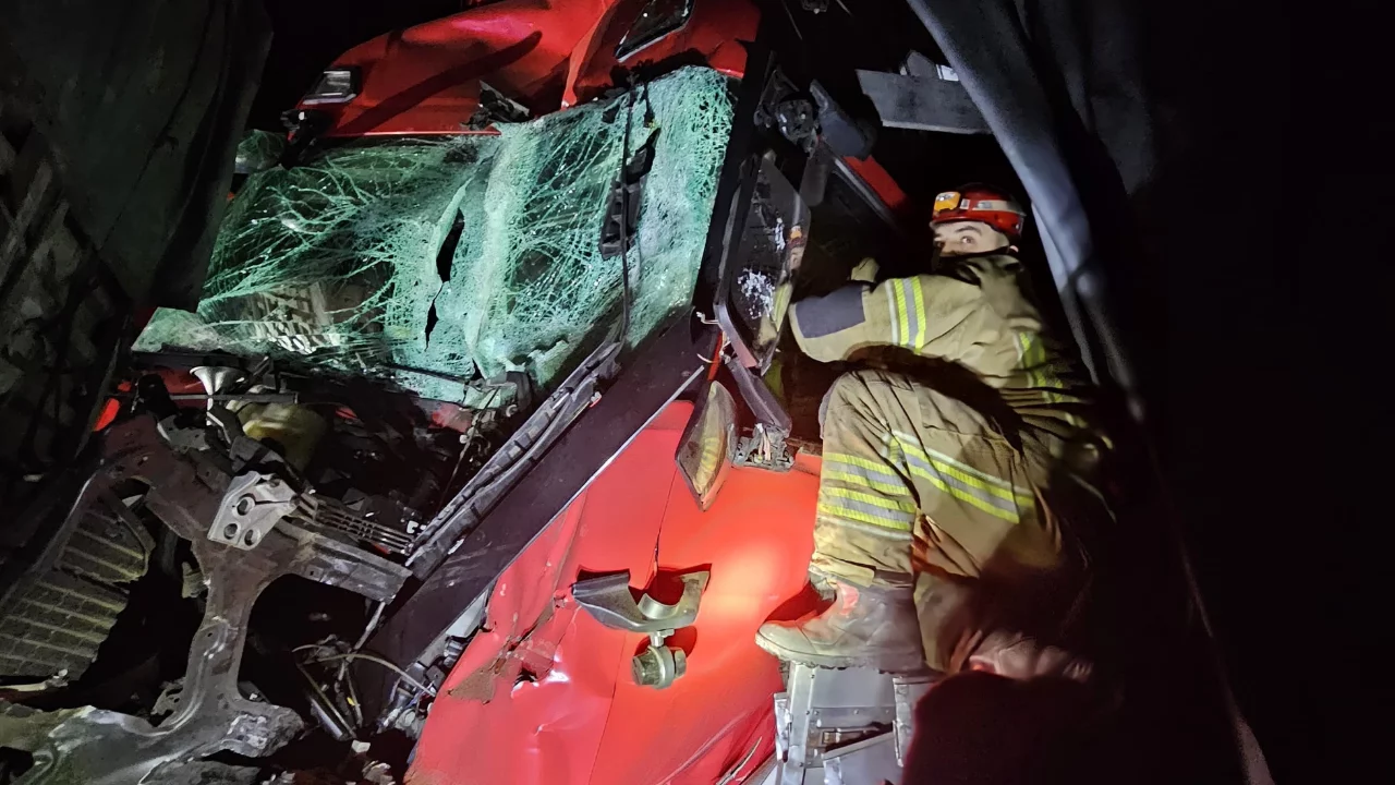 Bursa'da feci kaza! İki tır birbirine girdi...