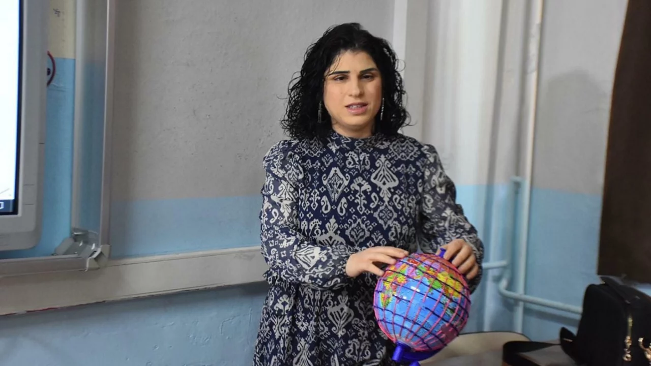 G&ouml;rme engelli &ouml;ğrenciler i&ccedil;in &ouml;rnek proje: kabartmalı d&uuml;nya k&uuml;releri