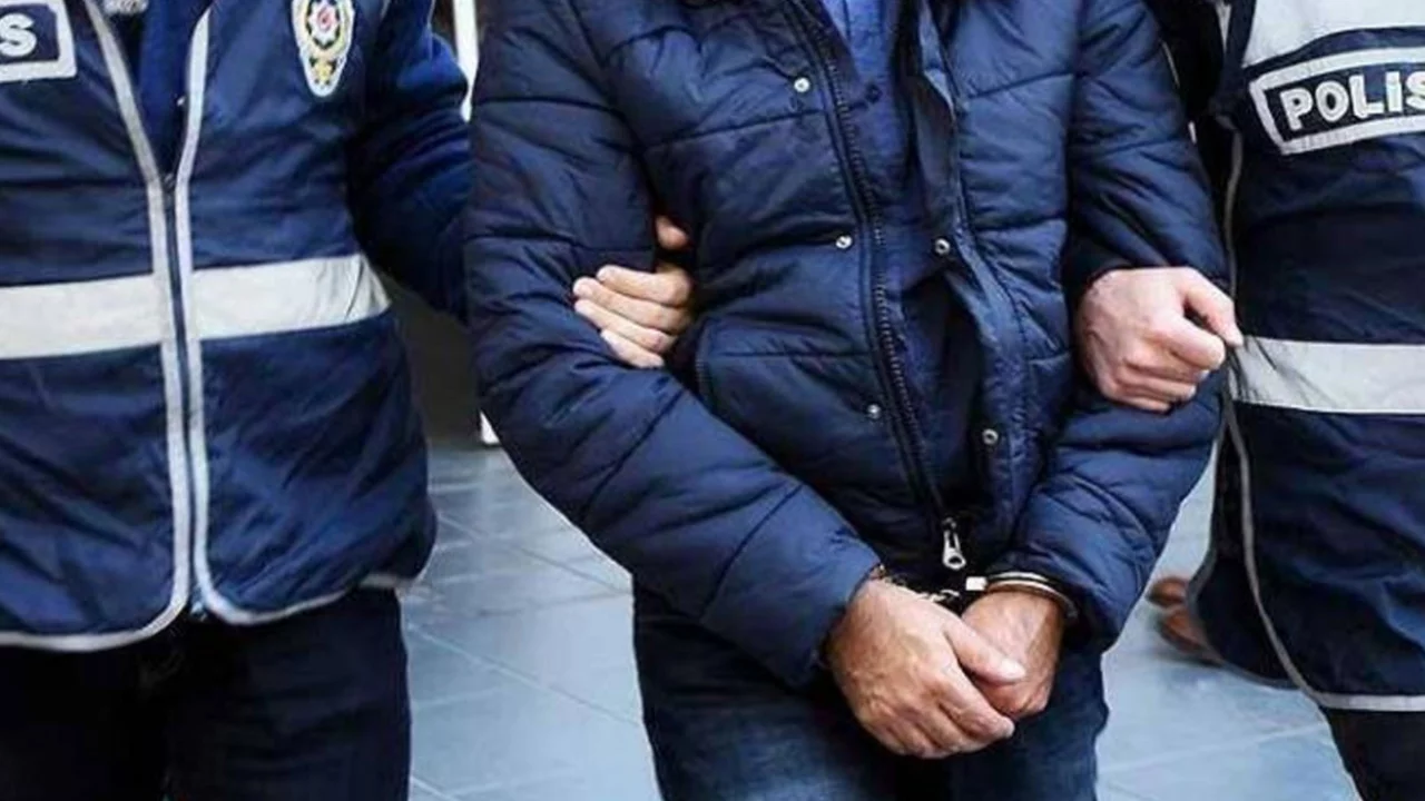 Sahte belge operasyonunda 13 zanlı yakalandı