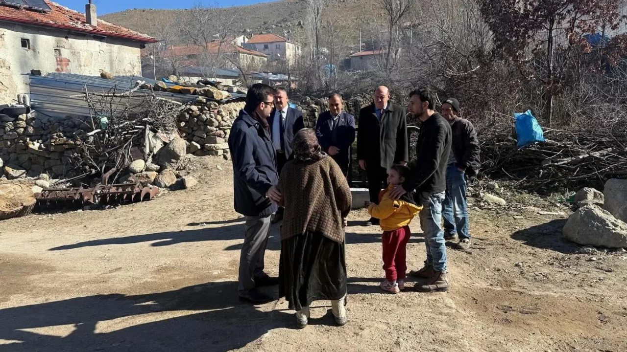 Evi yanan yaşlı kadın i&ccedil;in kaymakamlık harekete ge&ccedil;ti