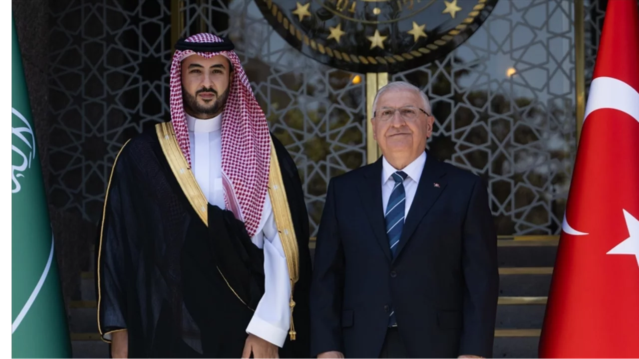 Milli Savunma Bakanı G&uuml;ler, Suudi Arabistan Savunma Bakanı Selman ile telefonda g&ouml;r&uuml;şt&uuml;