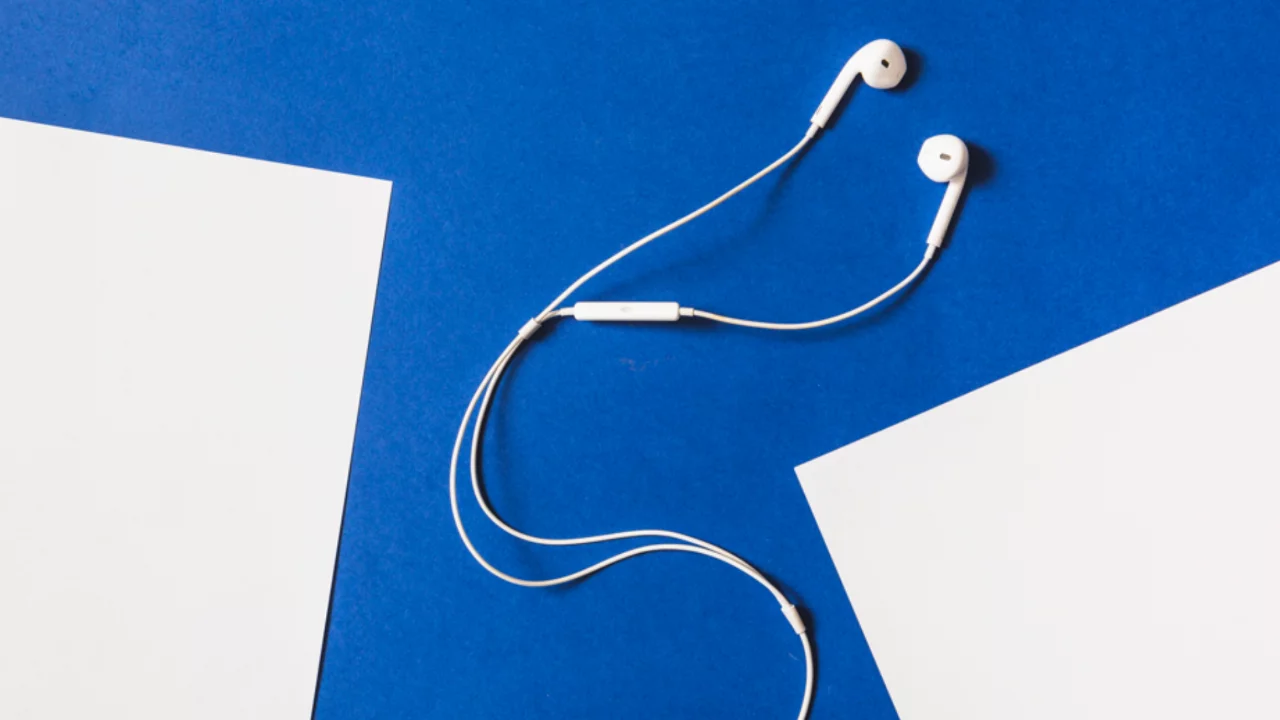 Teknolojide şaşırtan gelişme: Kablolu kulaklıklar geri ...