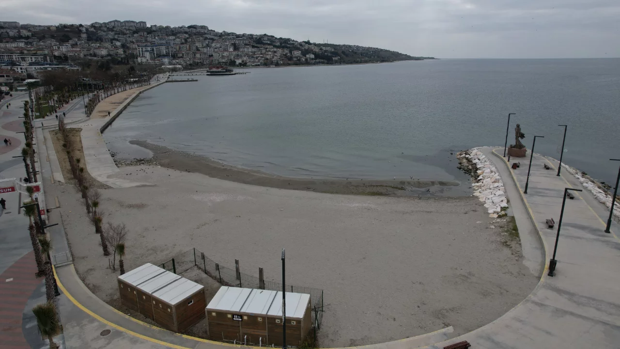 B&uuml;y&uuml;k&ccedil;ekmece'de deniz &ccedil;ekildi