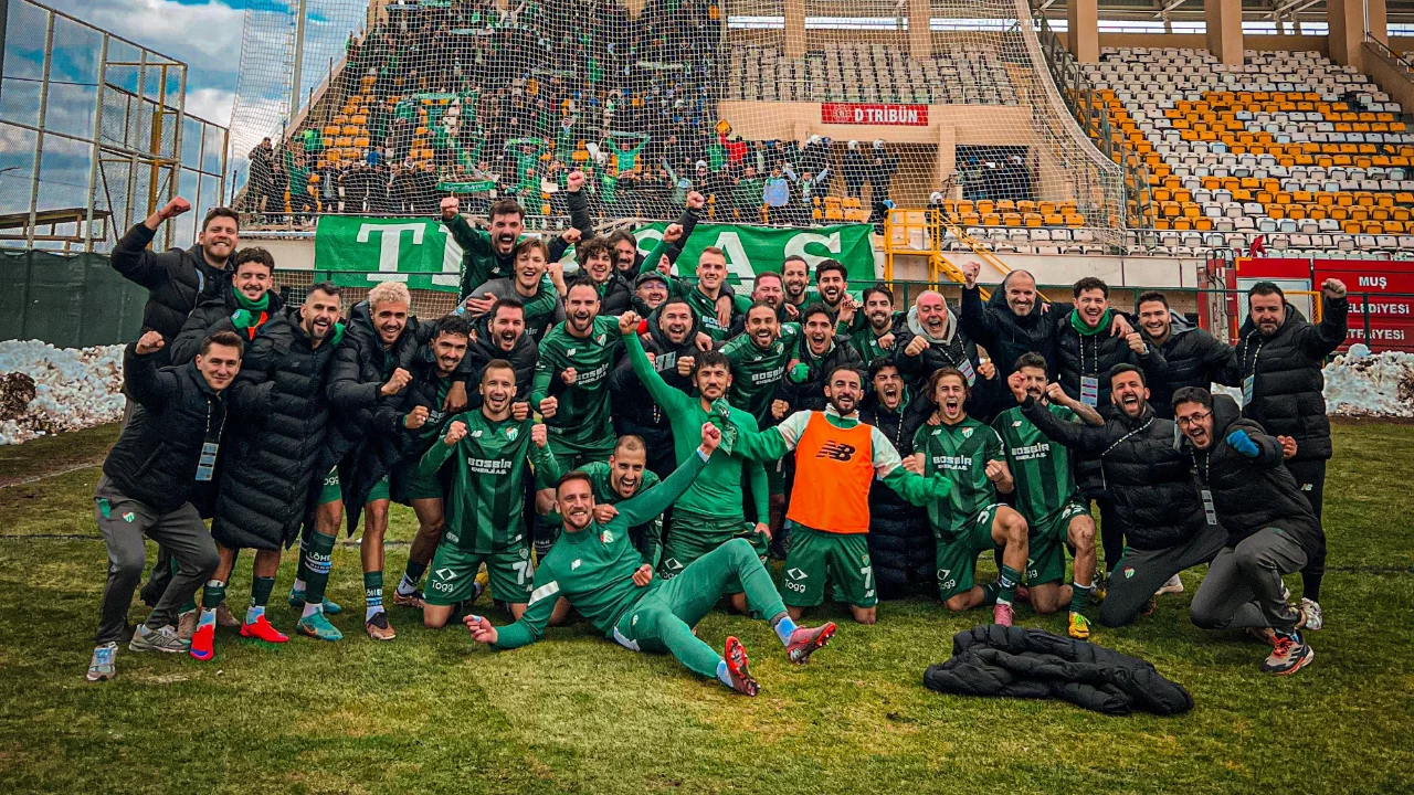 Bursaspor'da şampiyonluk yürüyüşü! Puan farkını açmak için kritik virajda...
