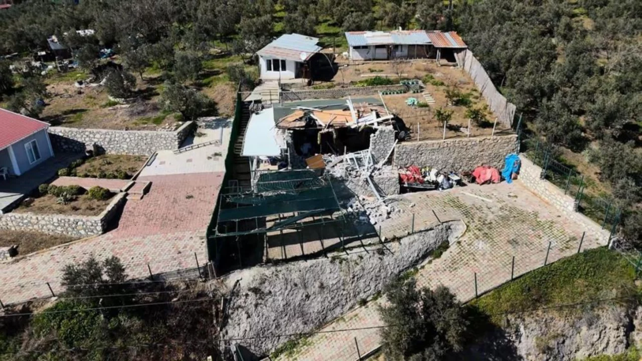 Bursa'da kaçak olduğu iddia edilen yapı yıkıldı, köylü isyan etti!