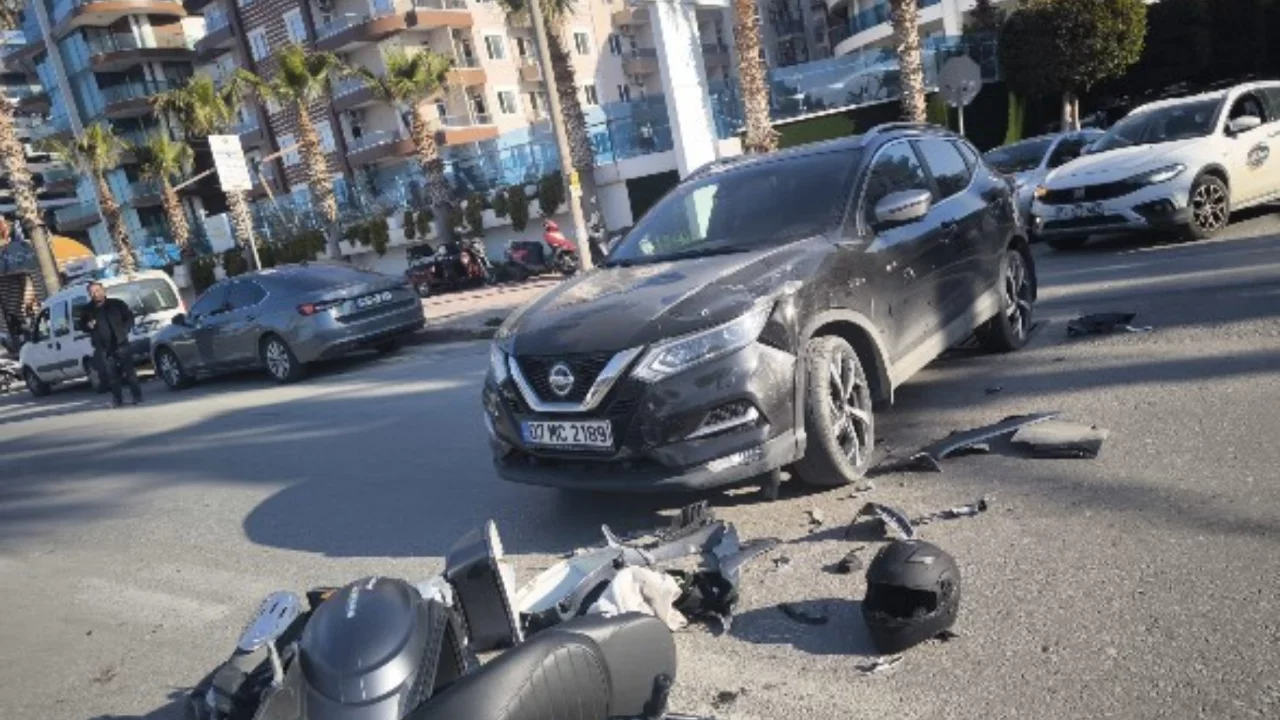 SUV ile motosiklet &ccedil;arpıştı: 1 &ouml;l&uuml; 1, yaralı
