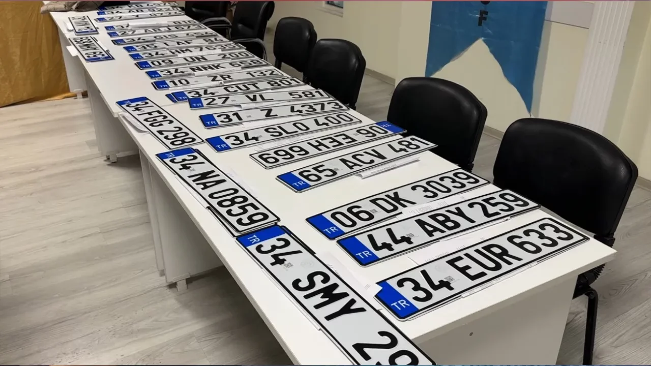 Son tarih 1 Nisan! 10 dakikalık 'APP plaka' mesaisi s&uuml;r&uuml;yor
