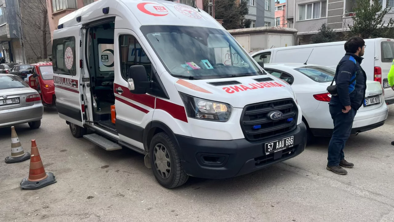 Sinop'ta otomobiller &ccedil;arpıştı: 3 yaralı