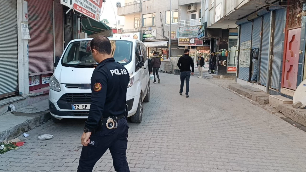 Batman'da bı&ccedil;aklı kavga: 3 yaralı