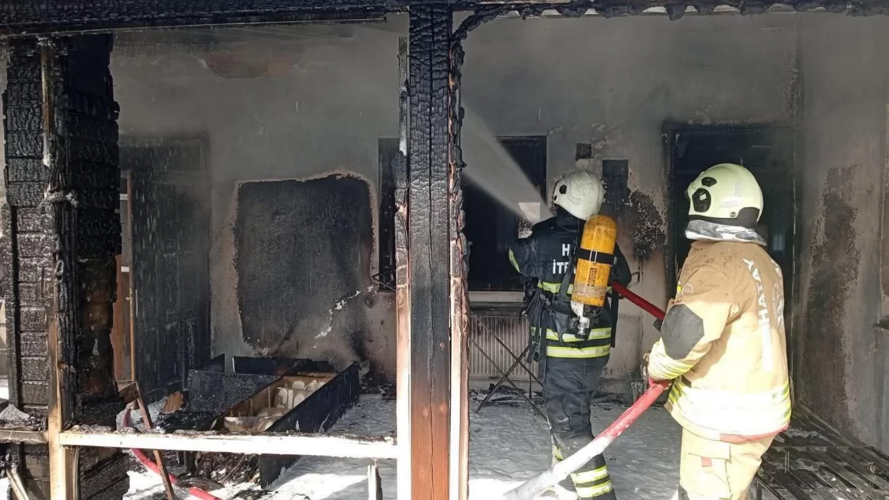 Samandağ'da m&uuml;stakil evde yangın &ccedil;ıktı
