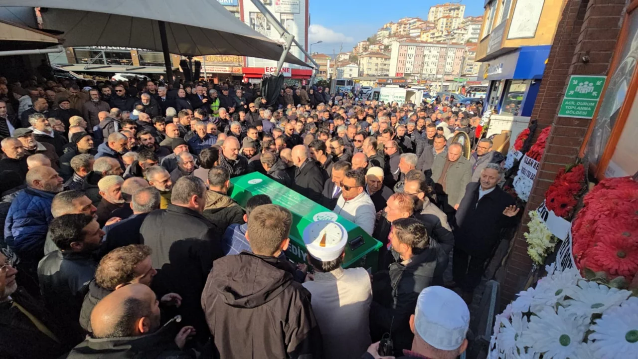 U&ccedil;urumdan yuvarlanarak hayatını kaybeden iş adamı toprağa verildi