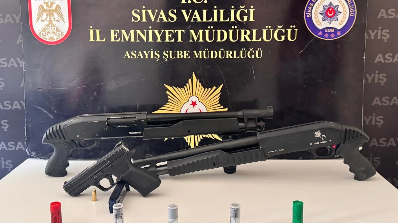 Sivas'ta ara&ccedil;lara ateş a&ccedil;an ş&uuml;pheliler yakalandı, 6 ş&uuml;pheli tutuklandı