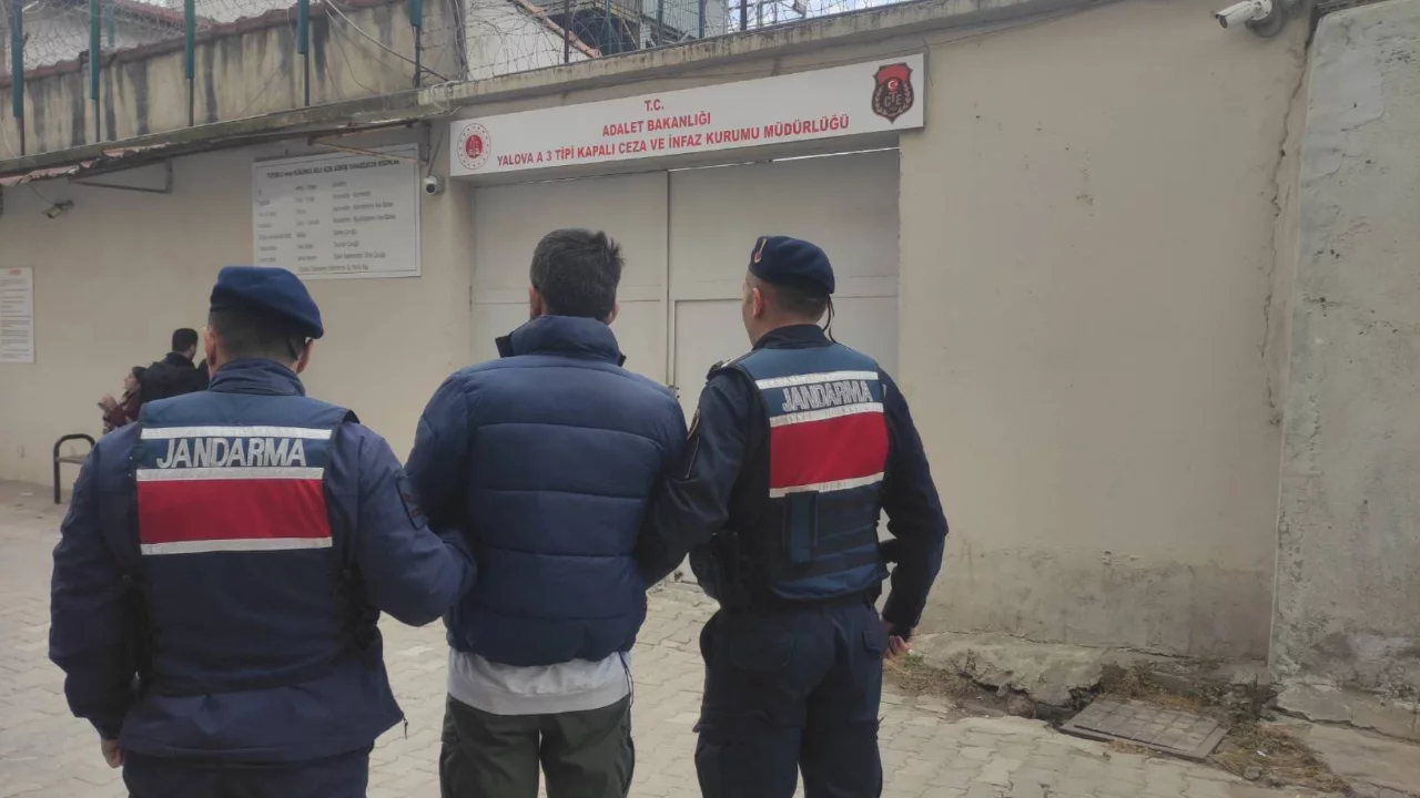 Seri hırsızlık ş&uuml;phelisi jandarmadan ka&ccedil;amadı!