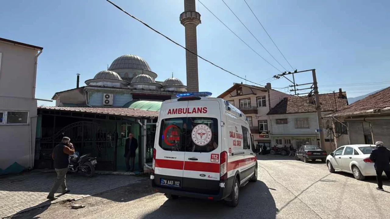 Cuma namazı kılarken hayatını kaybetti!