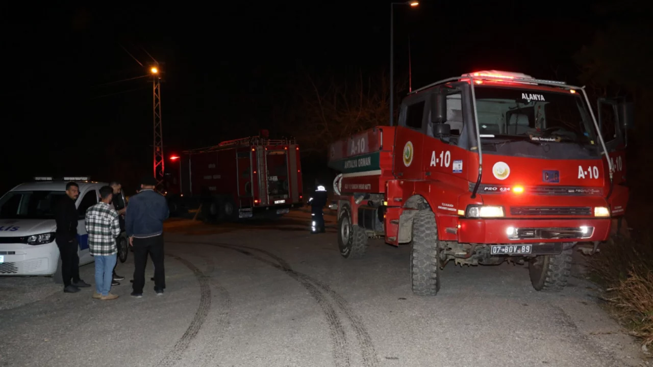 Alanya'da ormanlık alanda &ccedil;ıkan yangın s&ouml;nd&uuml;r&uuml;ld&uuml;