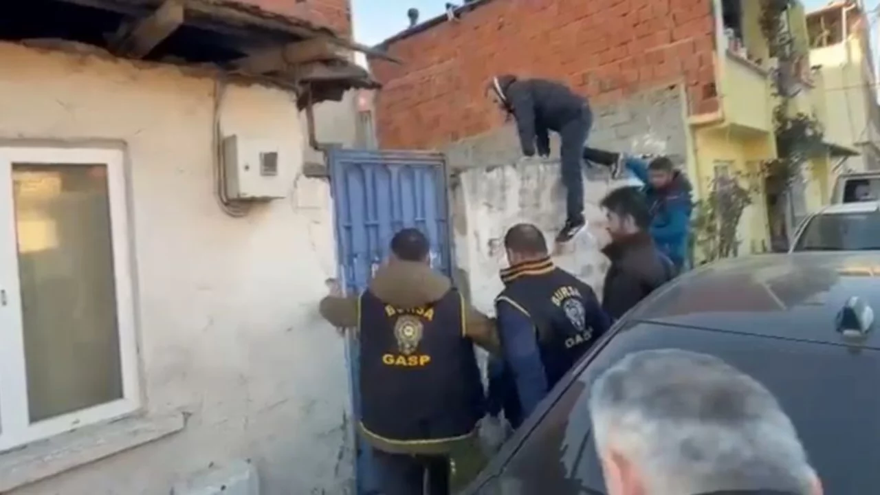 Bursa'da 7 yıldır gizlenen korkunç sır ortaya çıktı! Kaçırılan çocuk harabe evde bulundu