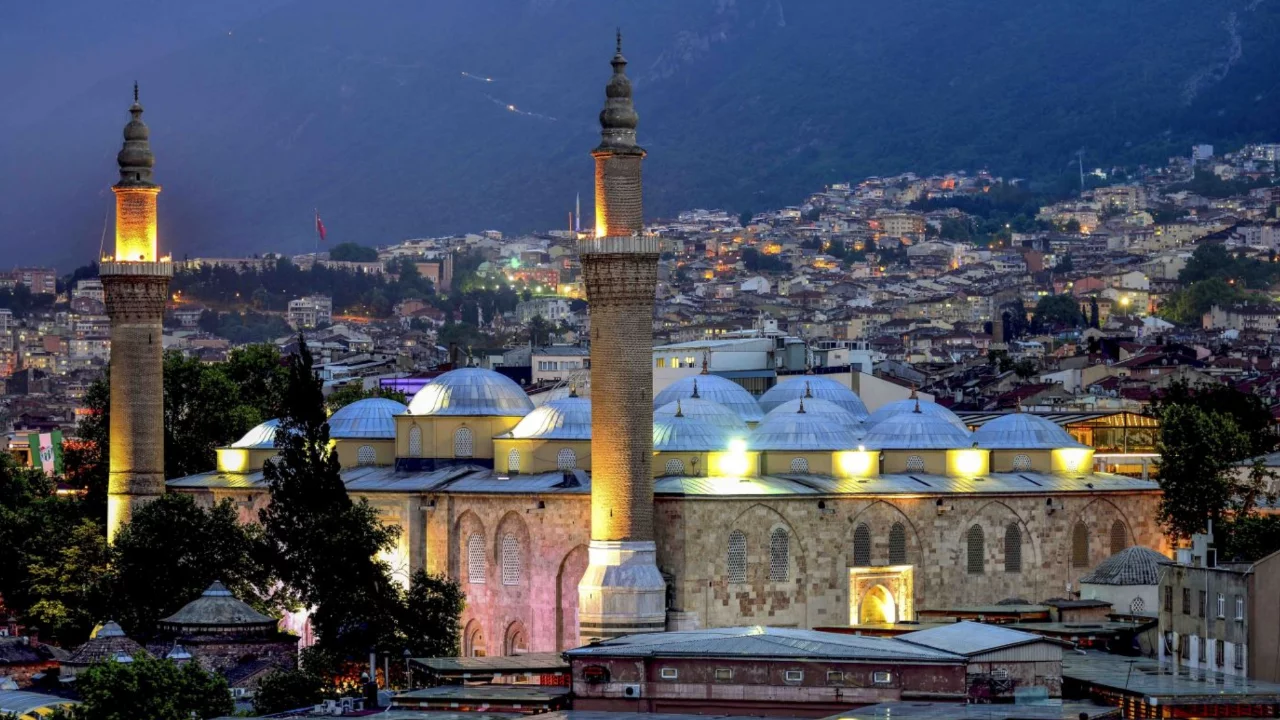 Bursa'da sabah ezanı geç okununca kriz çıktı! Oruç tutanlar için Ulu Camii imamından olay açıklama...