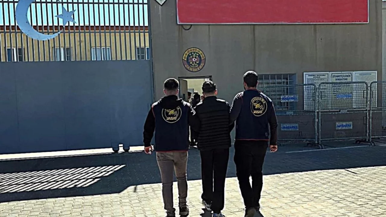 Kesinleşmiş 15 yıl cezayla aranan şahıs yakalandı