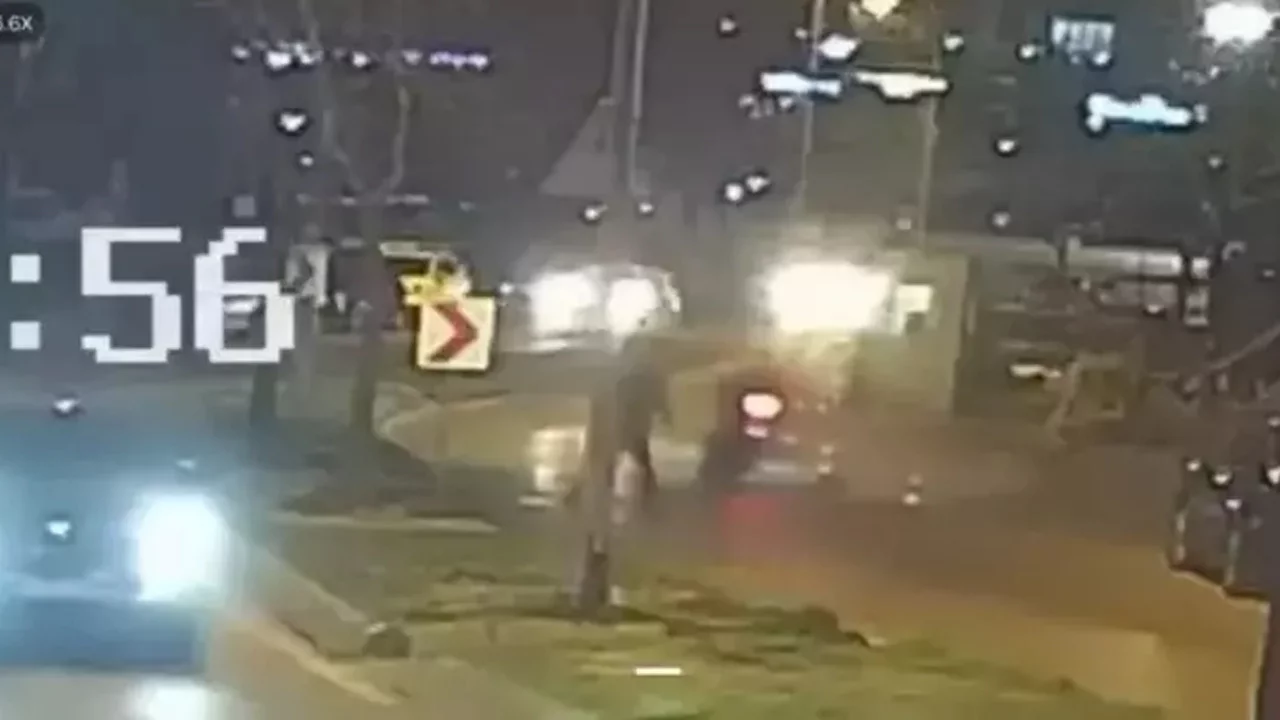 Kartal'da 'dur' ihtarına uymayan motosiklet s&uuml;r&uuml;c&uuml;s&uuml; ağaca &ccedil;arptı