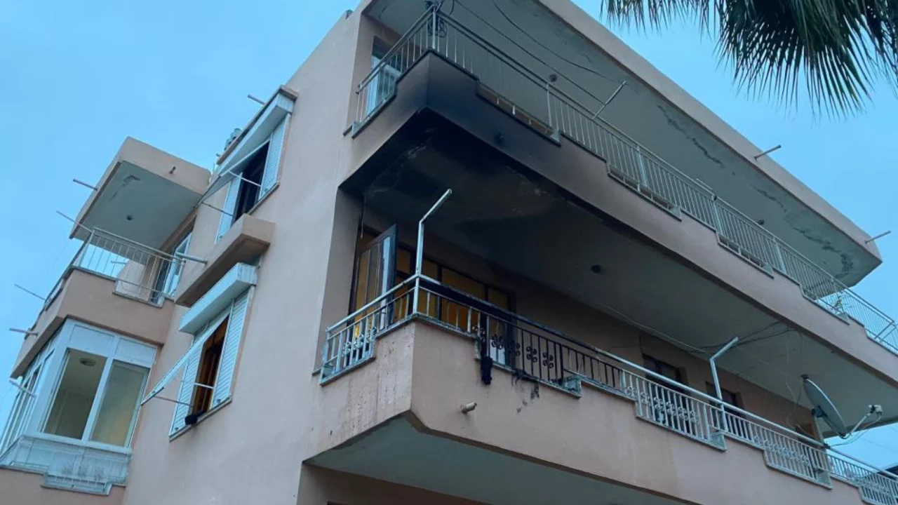 Apartman dairesinde yangın paniği: 1 kişi dumandan etkilendi