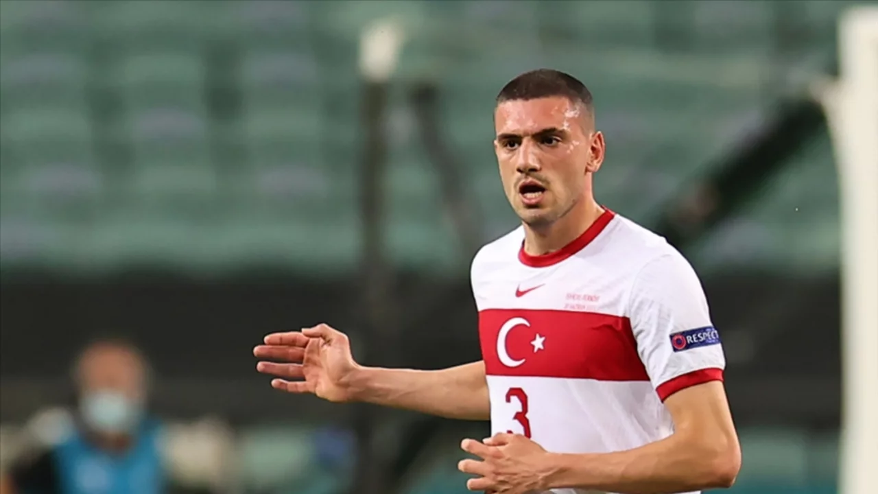 Milli futbolcudan duygusal hamle: Merih Demiral, ilkokul &ouml;ğretmenini unutmadı