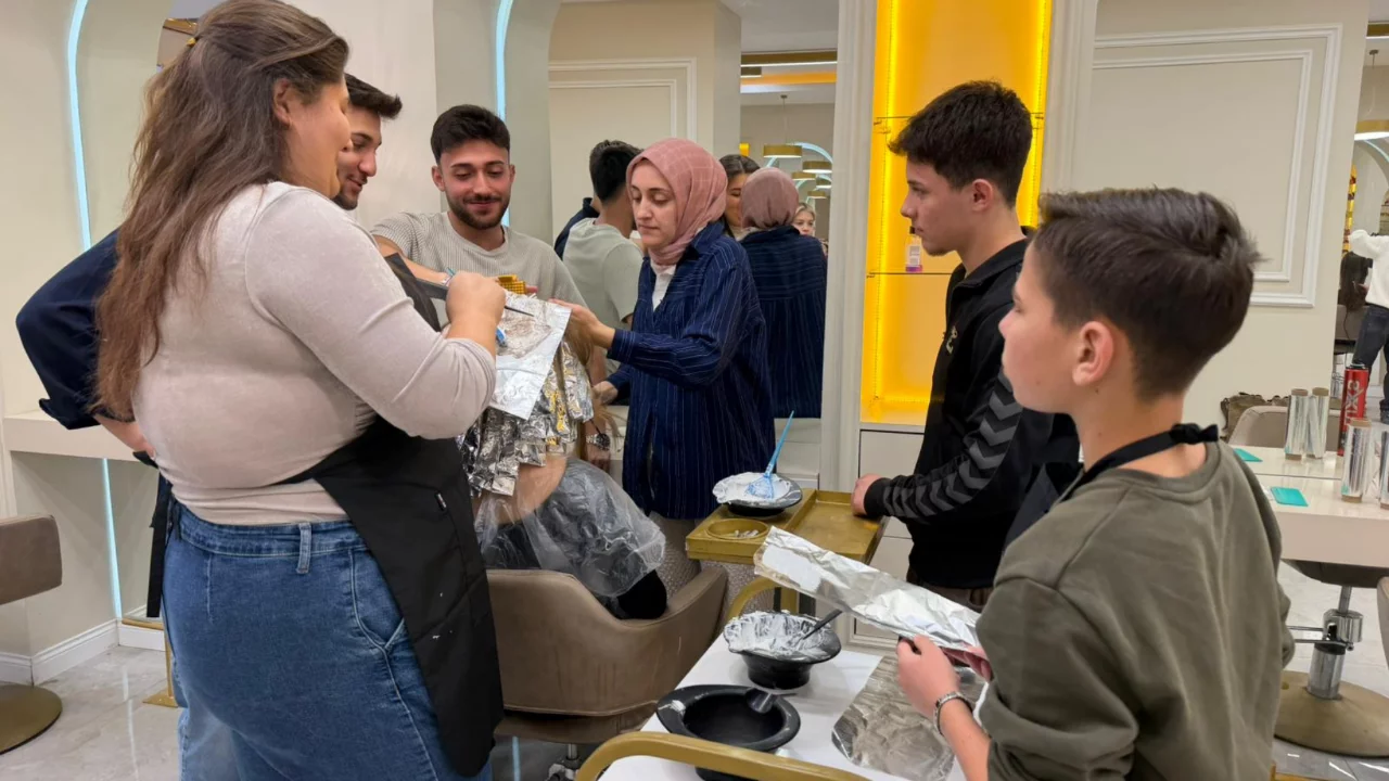 Bursa'da ilginç hikaye! 15 yaşında kadın kuaförü...