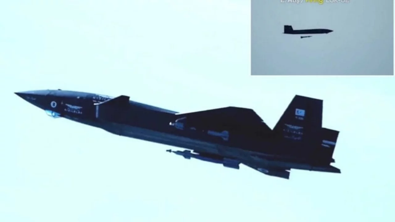 Bayraktar KIZILELMA, LGK-82 ve TEBER-82 ile vurdu