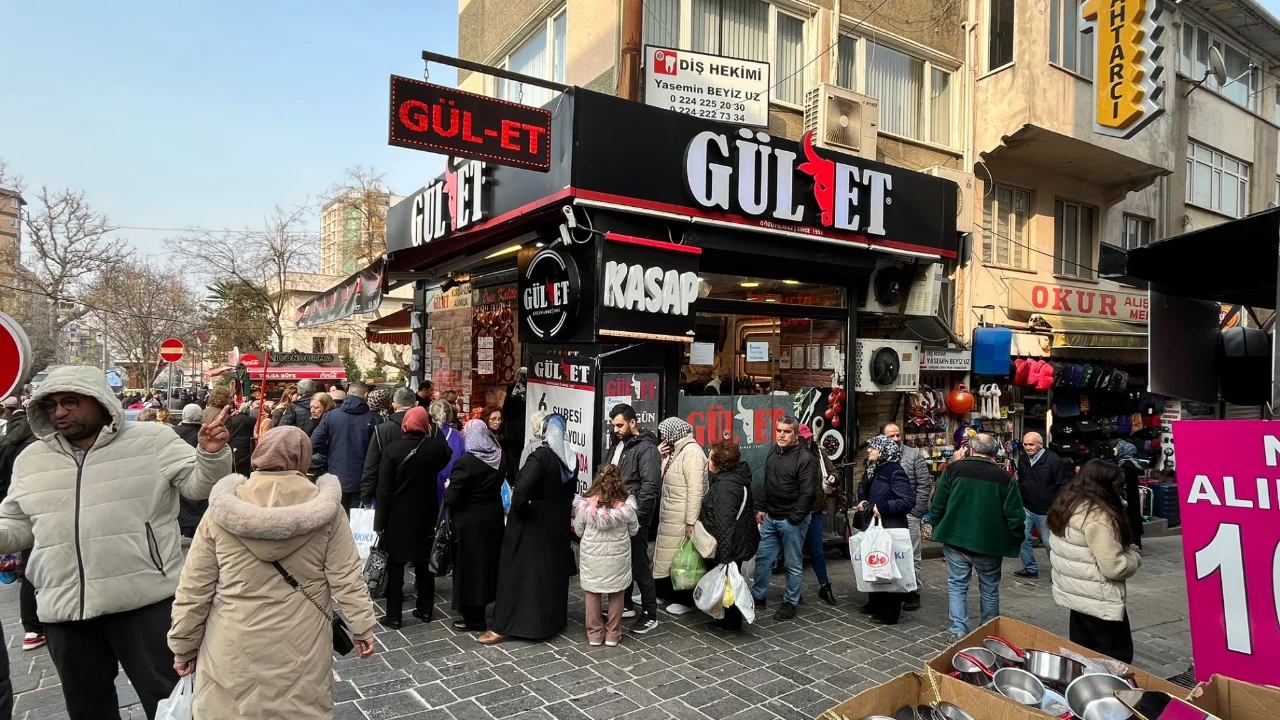 Bayram öncesi Bursa'da kasaplarda yoğunluk! Kuyruk uzadı...