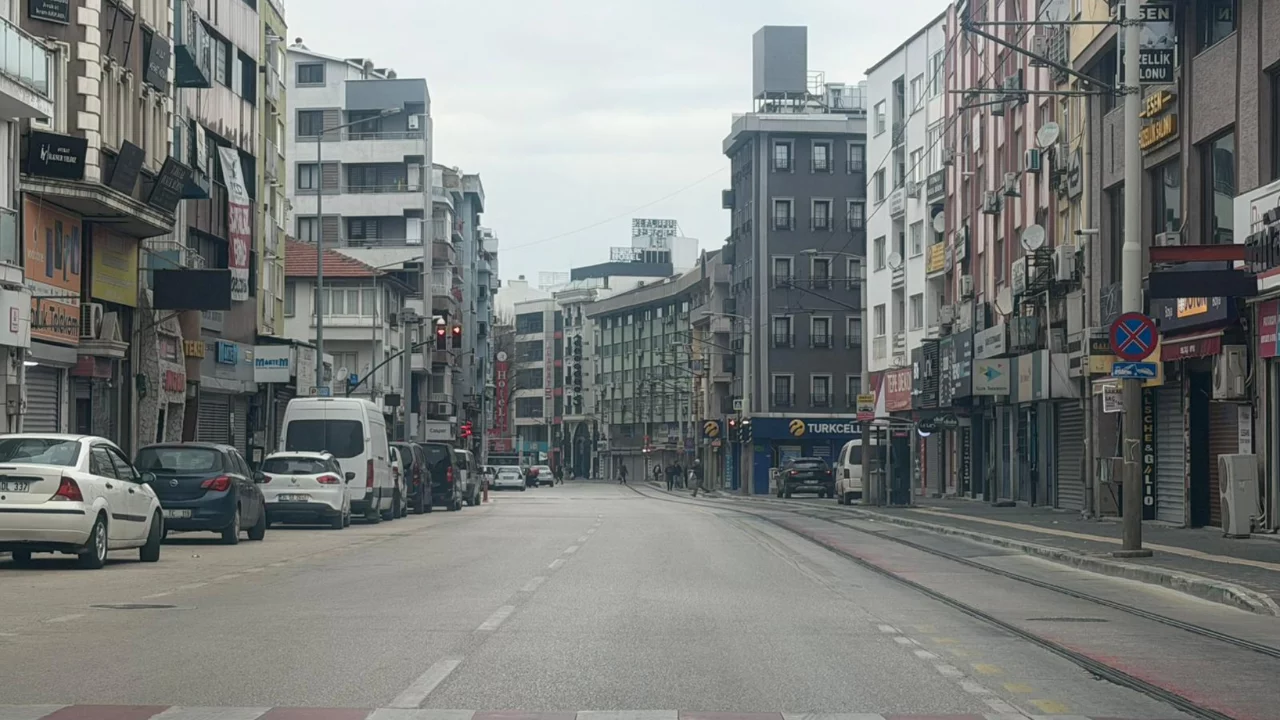 İftar saatinde Bursa sokakları sessizliğe büründü