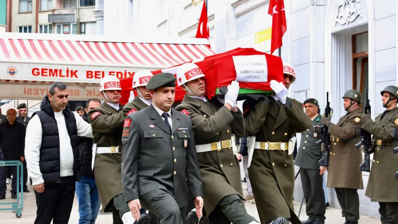 Bursa'da Kıbrıs Gazisi askeri törenle toprağa verildi