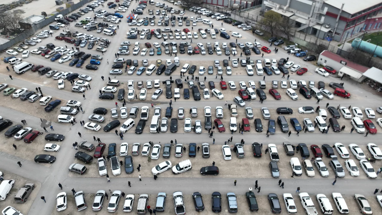 Bursa oto pazarında buruk bayram