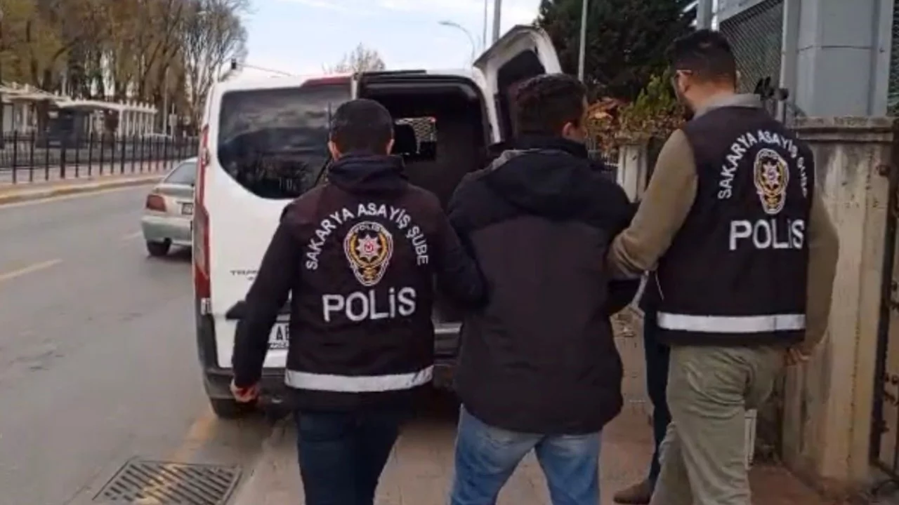 Emniyet 1 ayda aranan 325 şahsı yakaladı