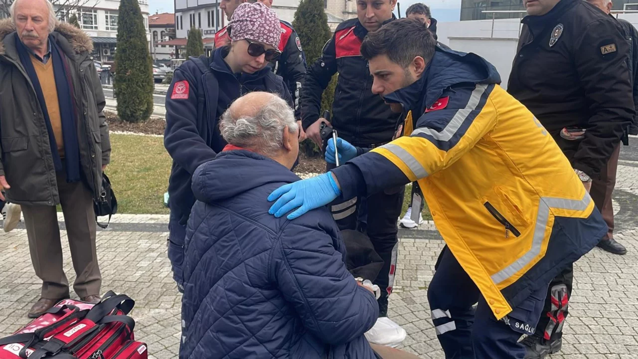 Parkta darp edilen 67 yaşındaki adam 9 g&uuml;n sonra hayatını kaybetti