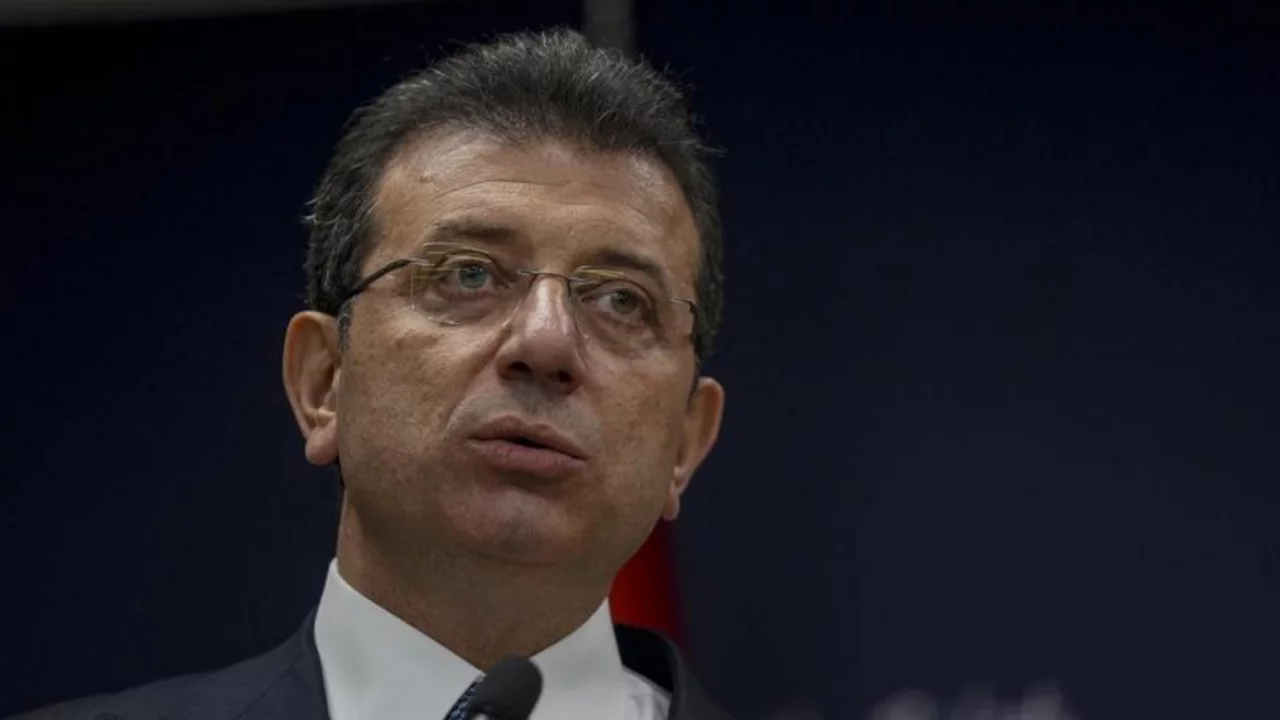 Ekrem İmamoğlu Su&ccedil; &Ouml;rg&uuml;t&uuml; davası başlamadan ertelendi