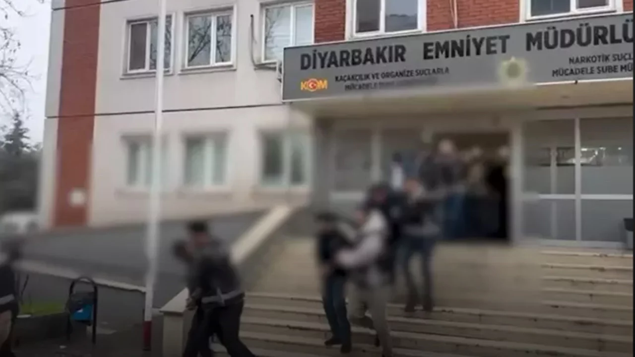 Diyarbakır'da su&ccedil; &ouml;rg&uuml;t&uuml;ne operasyon: 10 tutuklama