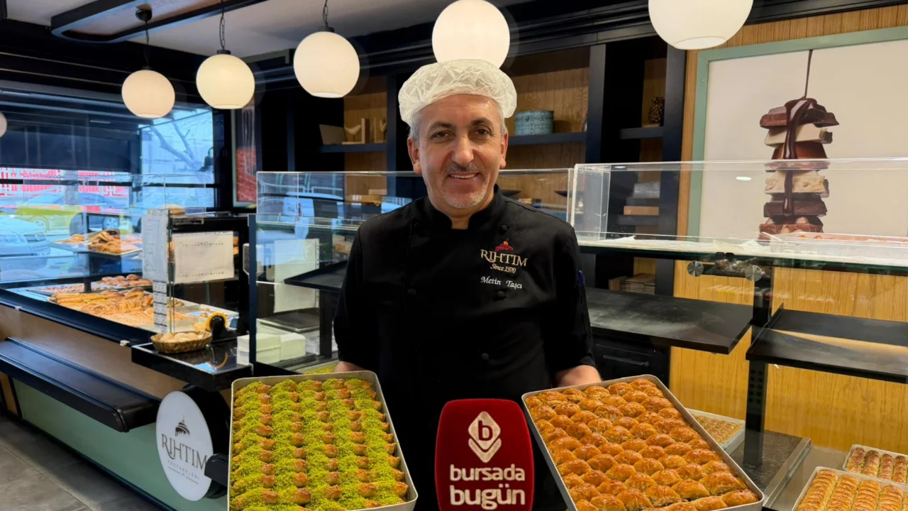 Bursa'da bayram öncesi baklavacılarda yoğunluk başladı!...