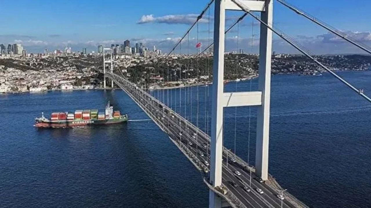 Arefe G&uuml;n&uuml; ve Ramazan bayramında k&ouml;pr&uuml;ler bedava mı? Avrasya T&uuml;neli, Kuzey Marmara ve Osmangazi K&ouml;pr&uuml;s&uuml; bayramda &uuml;cretsiz mi, ka&ccedil; g&uuml;n &uuml;cretsiz?