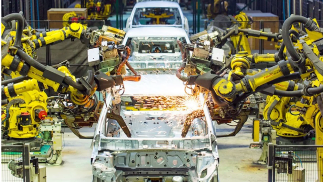 Bir modeli Bursa'da üretilecek! Dev fabrika küçülme kararı aldı, isyan başladı