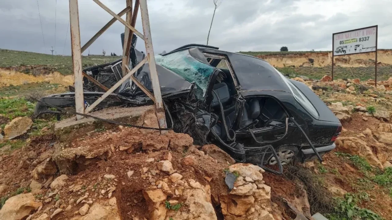 Aydınlatma direğine çarptı, hayatını kaybetti! Hatay'da...