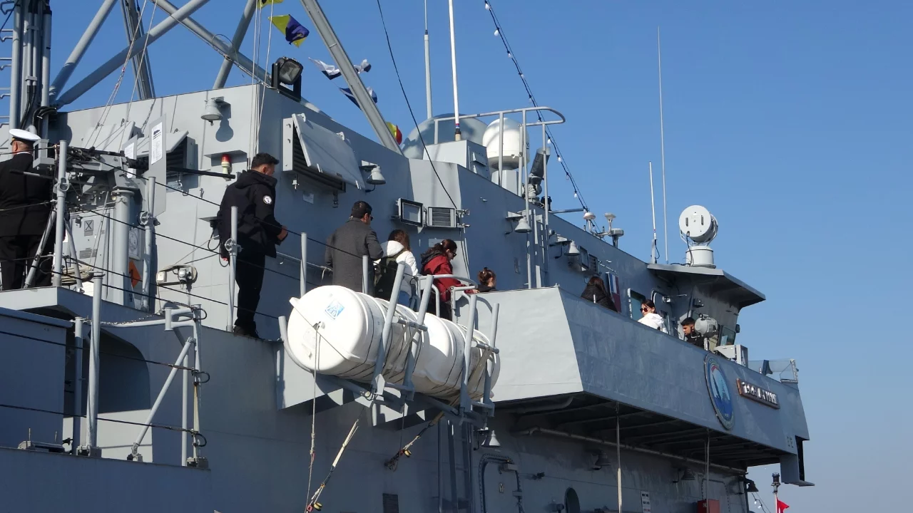 Türk donanmasının gururu olan savaş gemileri ziyarete a...