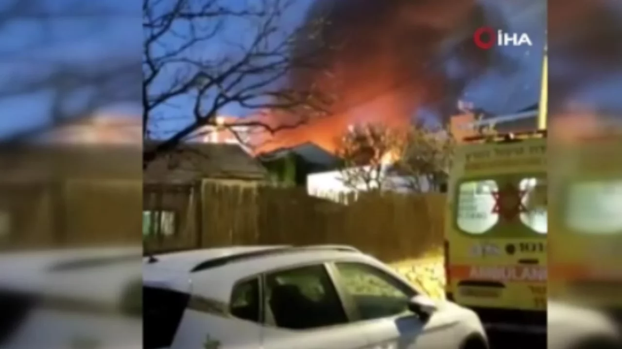 Hizbullah'tan İsrail'e roket saldırısı: 3 yaralı